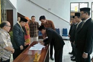 Prosesi pelantikan 6 Pejabat Struktural Uniku